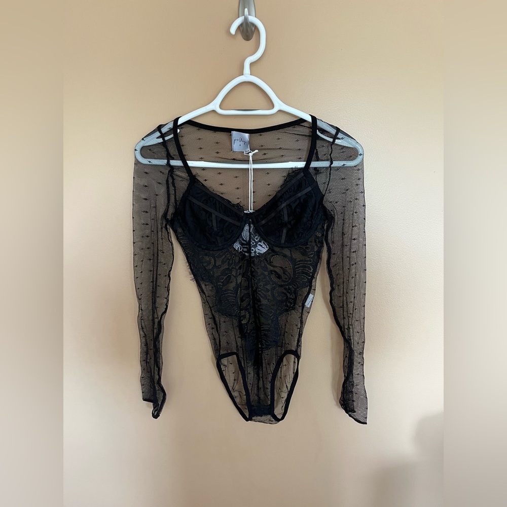 Size 4 mesh black body suit. Fits extremely small. More like a 0/2.